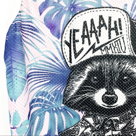 Zawary Netted Summer Racoon Tank Top - Picture 4 of 9